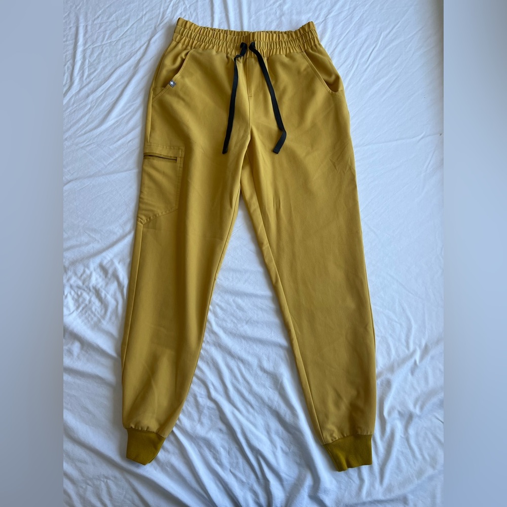 FIGS High-Waisted Zamora Scrub pants - Small Regular LIGHT GOLD